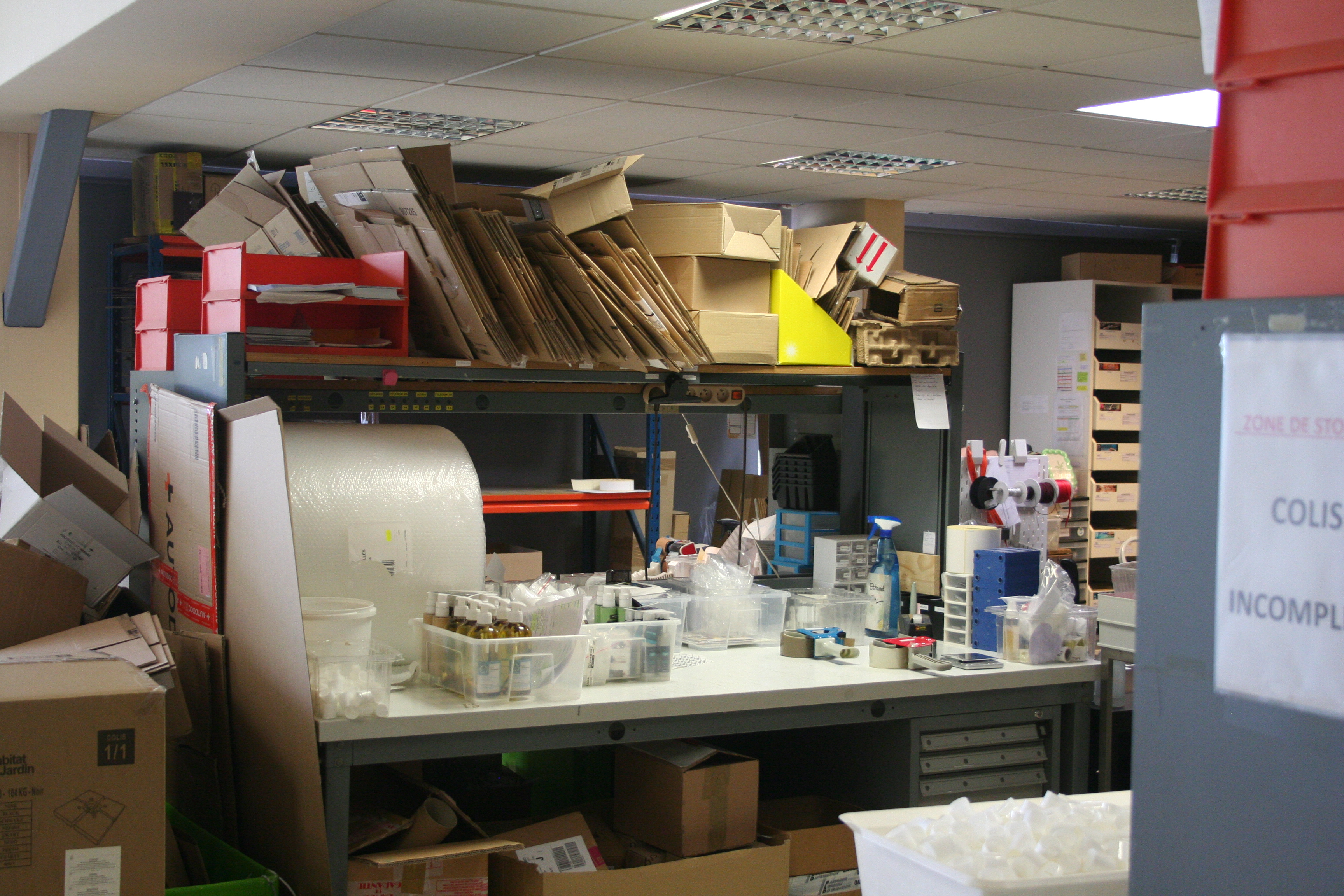Photo de l'extérieur du laboratoire vu de la rue