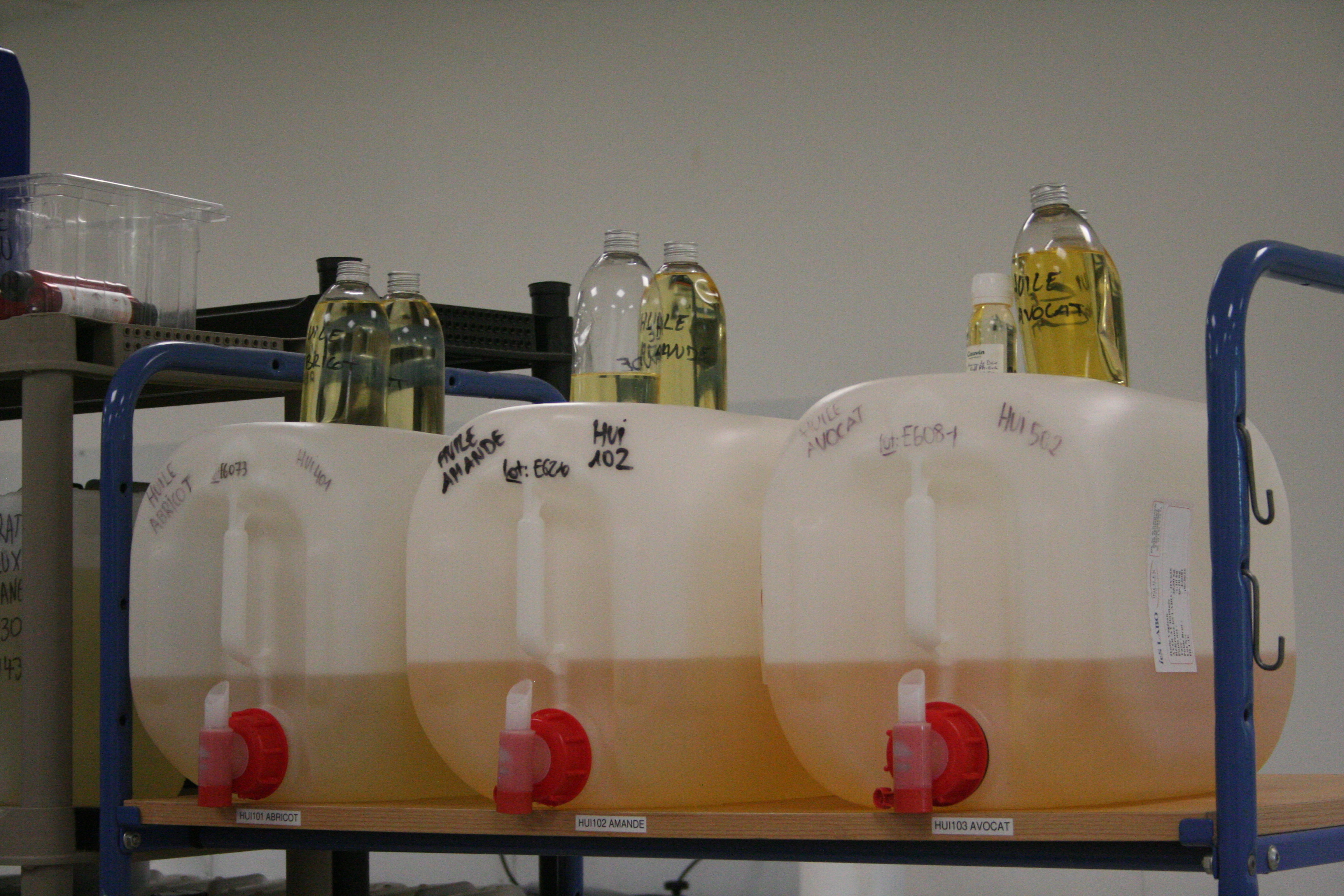 Photo de l'extérieur du laboratoire vu de la rue